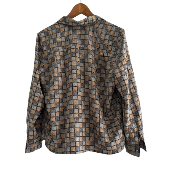 Artsy flowy square patterned top collared button up
Brand: Alfred Dunner - Picture 2 of 4